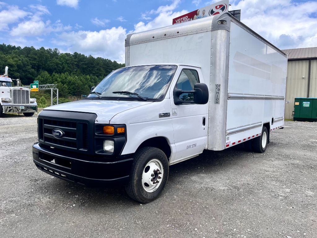 2017 Ford E-Series Cutaway Base's photo