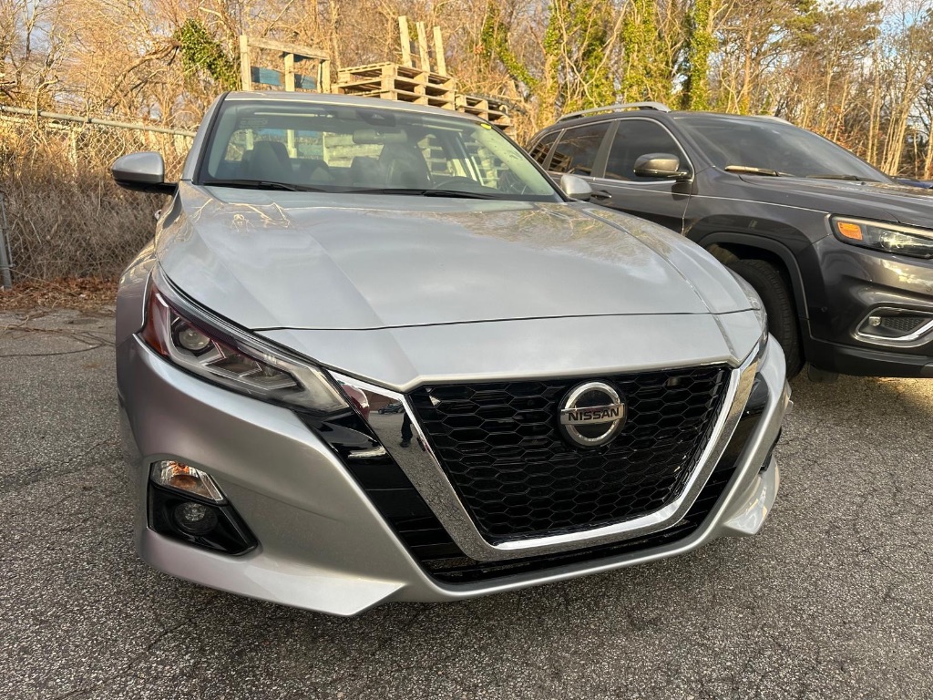 2021 Nissan Altima SL's photo