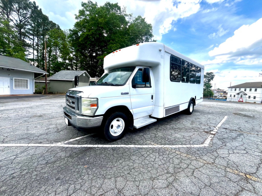 2015 Ford E-Series DRW E-450 Super Duty 158 in WB's photo