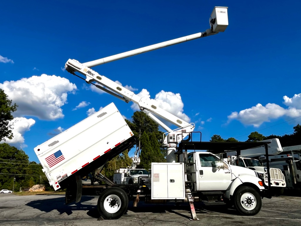 2015 Ford F-750 - Photo 14