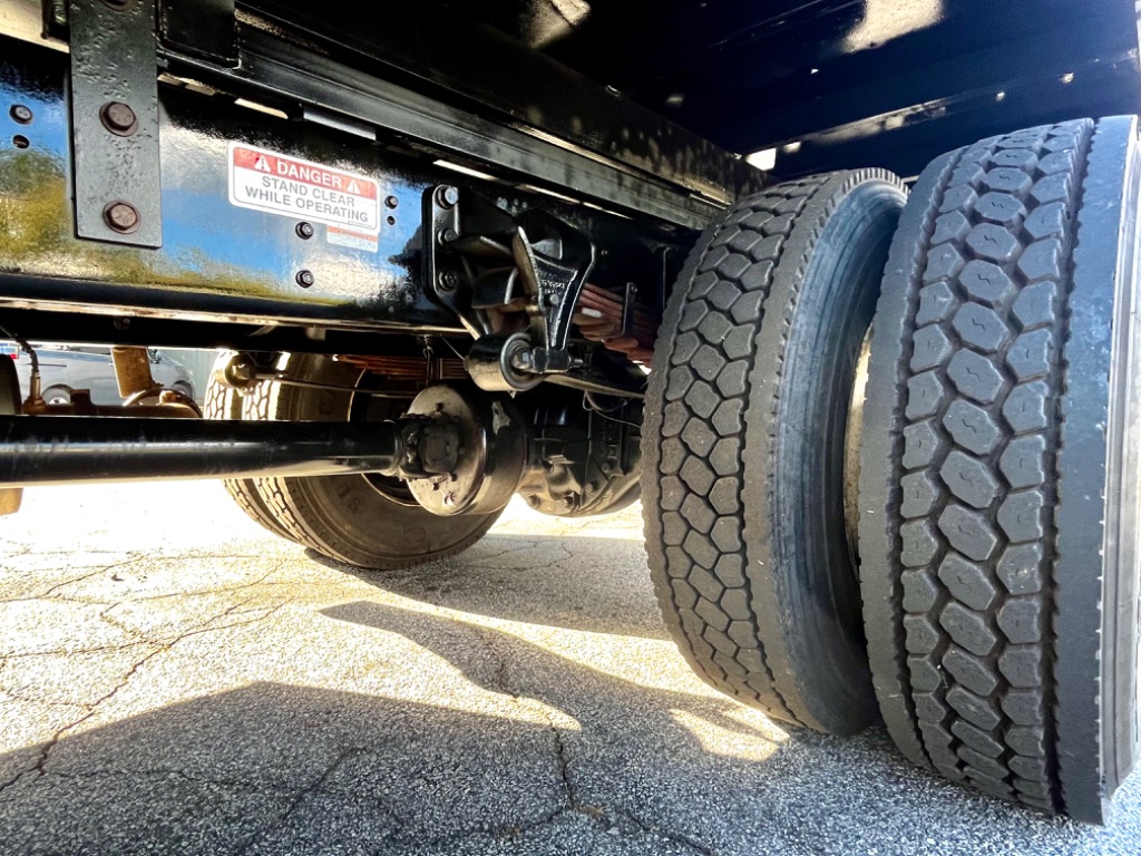 2015 Ford F-750 - Photo 6